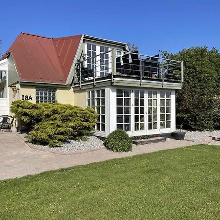 Child-friendly With Large Indoor Pool بيت للعطل