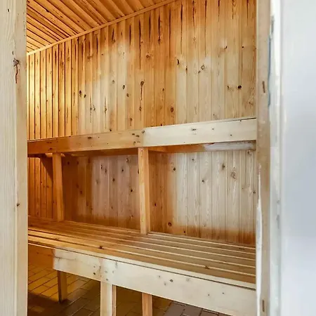 Child-friendly With Large Indoor Pool Otterup