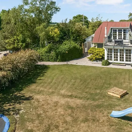 Child-friendly With Large Indoor Pool Otterup