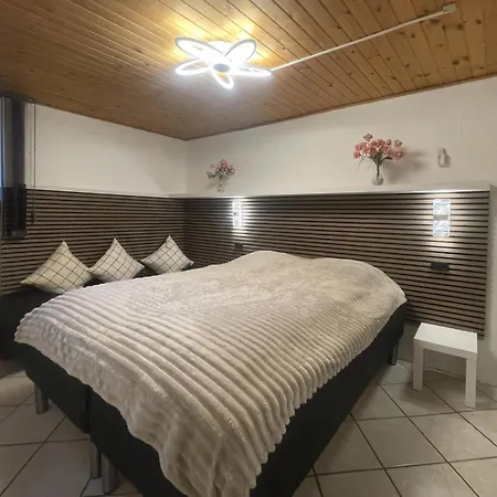 Child-friendly With Large Indoor Pool Vakantiehuis