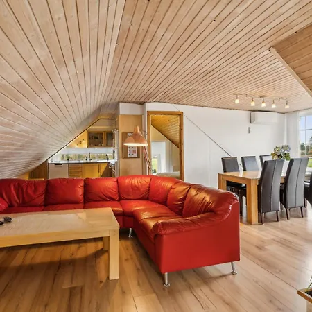Vakantiehuis Child-friendly With Large Indoor Pool *